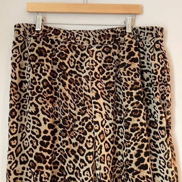 Forever 21+ Animal Print Pants SZ 1X Sheer Lined Wide Leg Pants Elastic Waist - Picture 3 of 10
